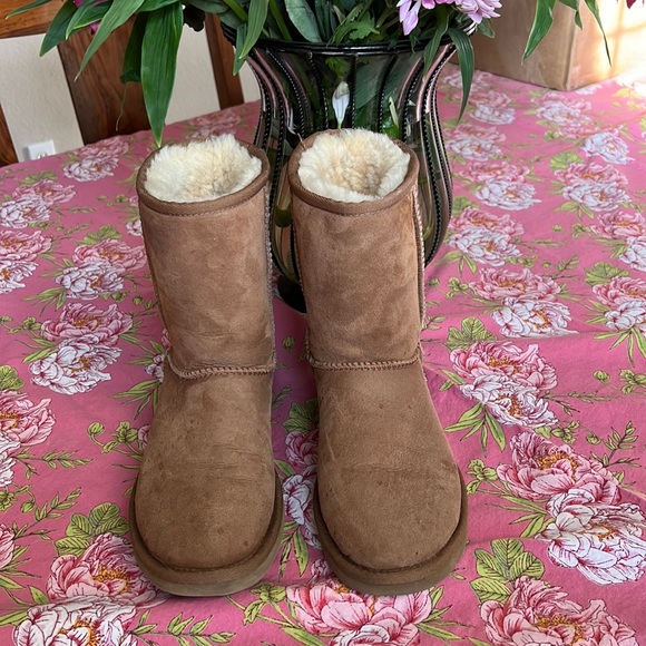 Uggs - Picture 1 of 8